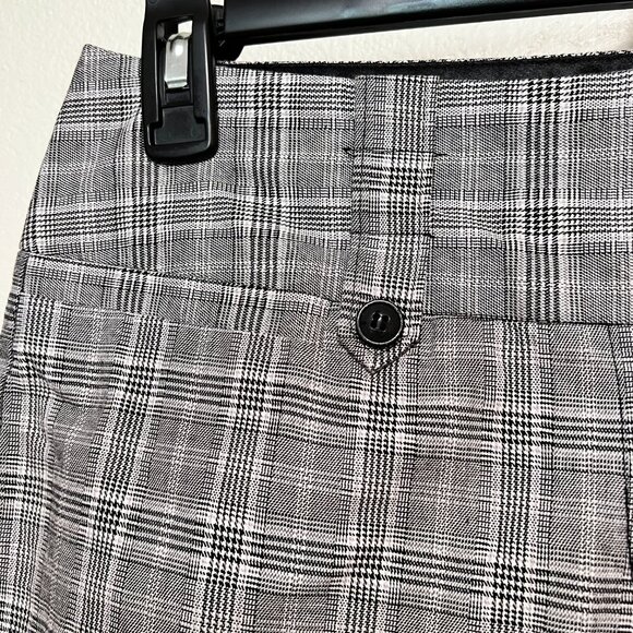 Maurices NWOT Checkered Knee Length Shorts Size 7/8 - Picture 2 of 13